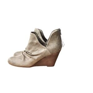 NWOT Report 7.5 Gower‎ Olive Green Booties Ankle Boots